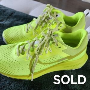 SOLD 🌟 NWT NIKE PEGASUS TRAIL 4 CACTUS & BLACK SZ 8 WOMEN 💛 NEVER WORN